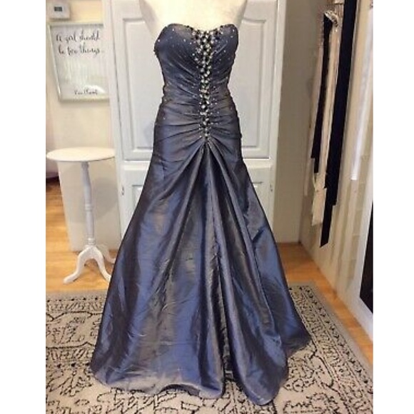 Dresses & Skirts - FLIRT prom dress